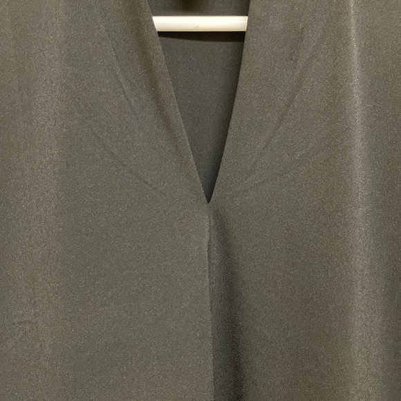 LIKE NEW PULLOVER BLOUSE - Picture 4 of 8